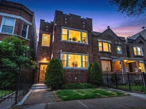 Building Photo - 7149 S Vernon Ave
