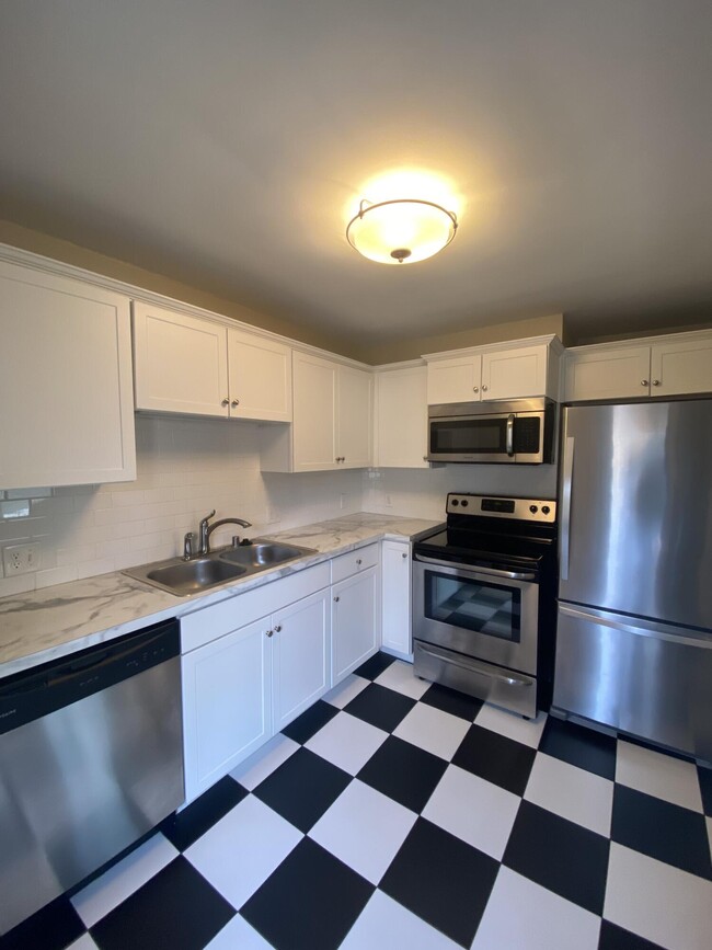 Foto del edificio - 441 Queensway Dr