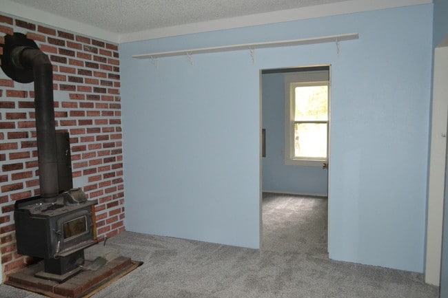 Building Photo - 1174 SE Deep Lake Rd