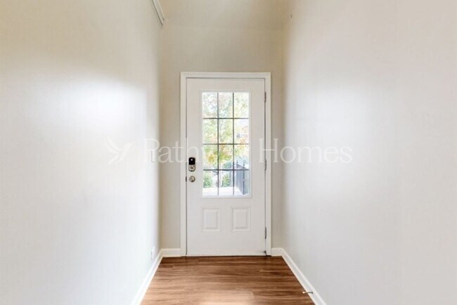 Building Photo - 3950 Lake Manor Way