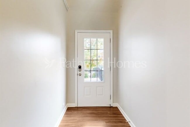 Foto del edificio - 3950 Lake Manor Way