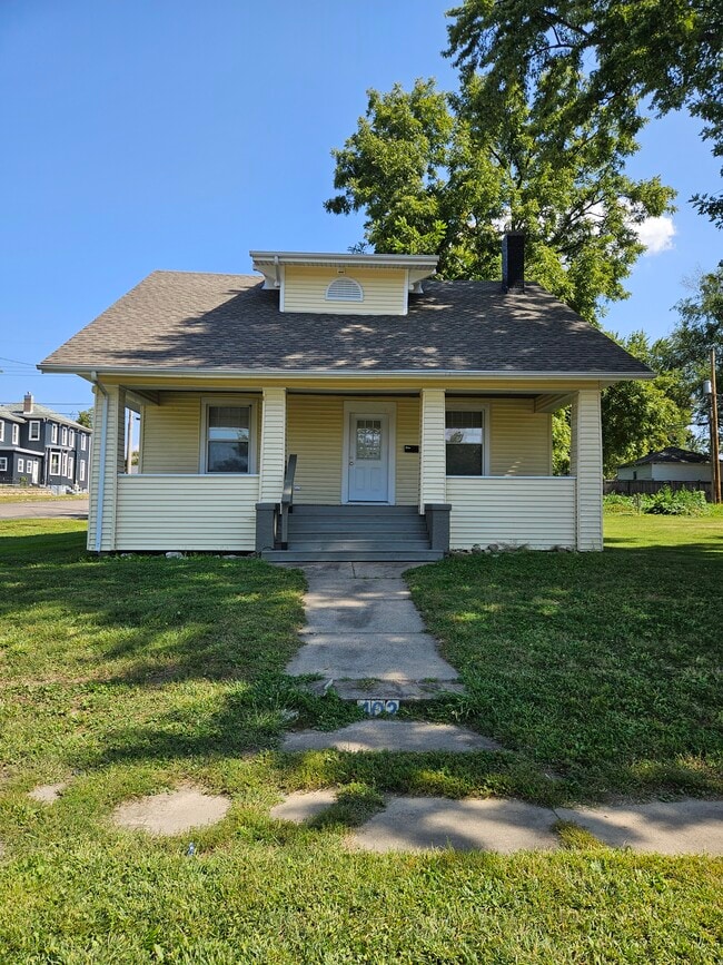 Building Photo - 402 S Adams St