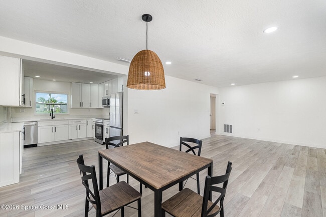 Foto del edificio - 320 Alabama Ave