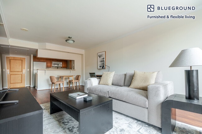 Building Photo - 3900 Fairfax Dr