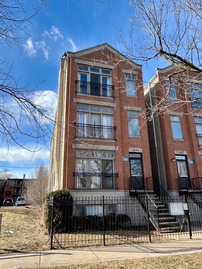 Foto del edificio - 5644 S Prairie Ave