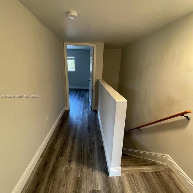 Foto del edificio - 301 Palm Cir E