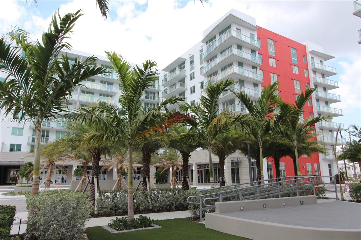 Primary Photo - 7875 NW 107th Ave