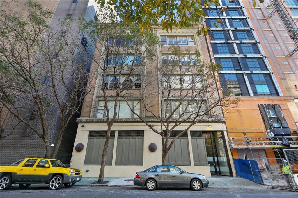 Primary Photo - 528 Baronne St
