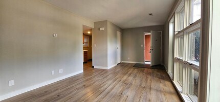Building Photo - 3806 Briar Pl