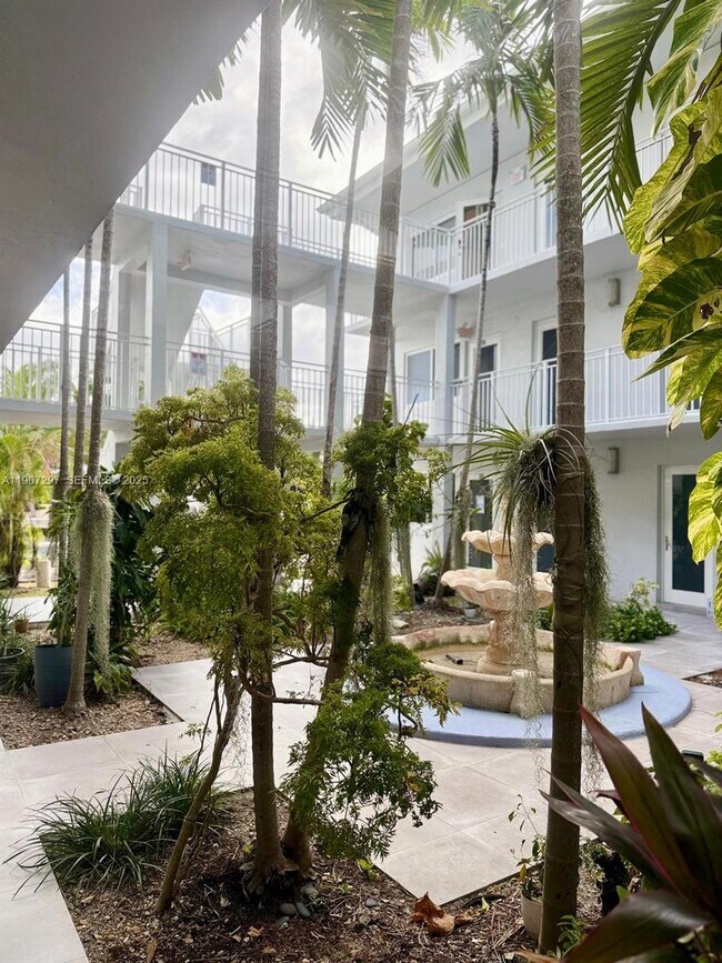 Foto del edificio - 2430 NE 135th St