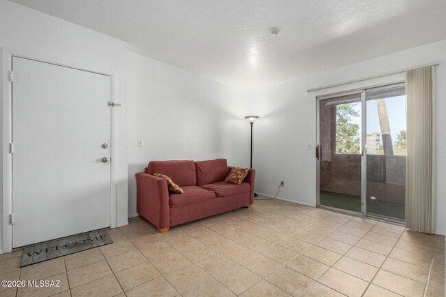 Building Photo - 1810 E Blacklidge Dr