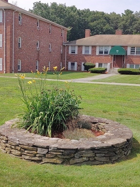 Building Photo - 180 Tyngsboro Rd