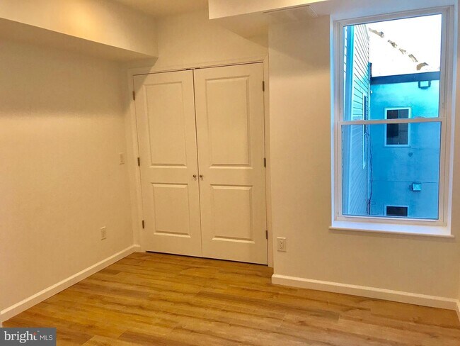 Building Photo - 737 S 4th St
