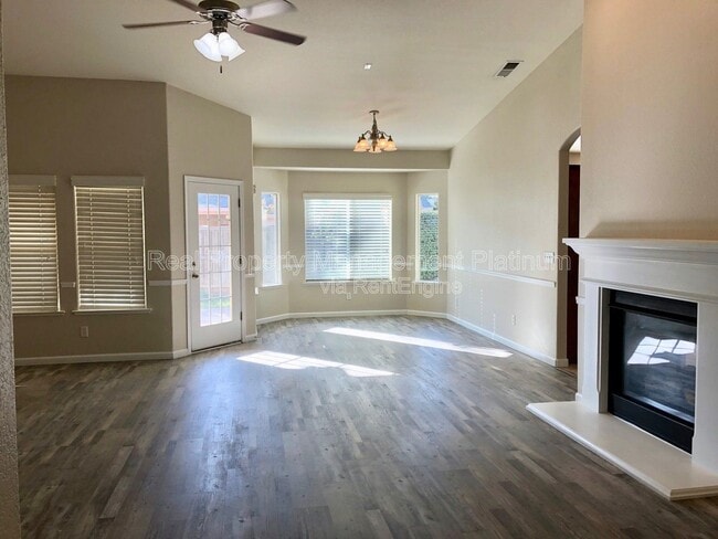 Building Photo - 546 Everglade Ave