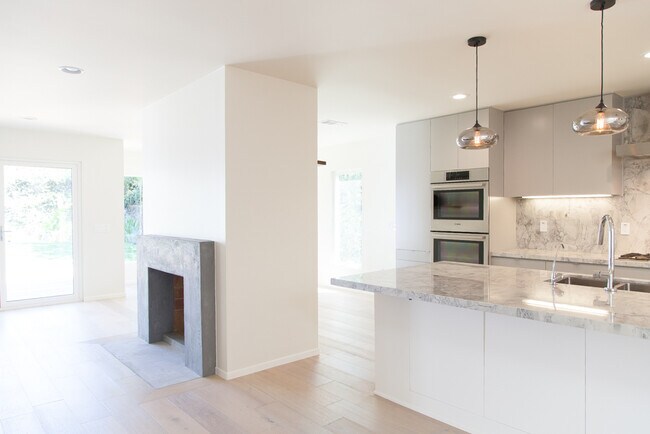 Foto del edificio - 2346 Manning Ave