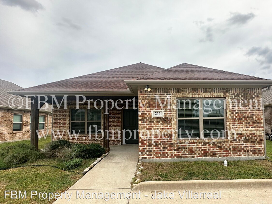 3 br, 2 bath House 211 E. Paris Street House Rental in Palmer, TX