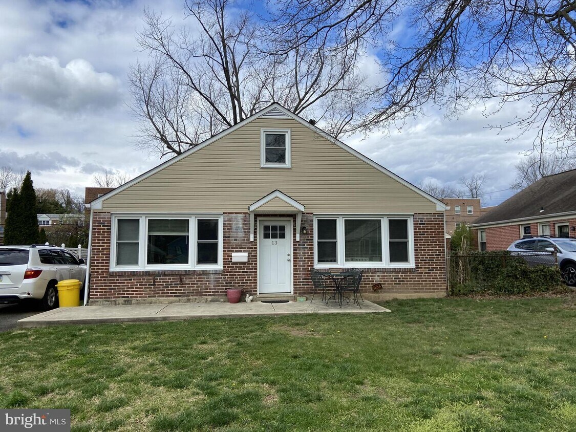 Primary Photo - 13 Brookside Rd