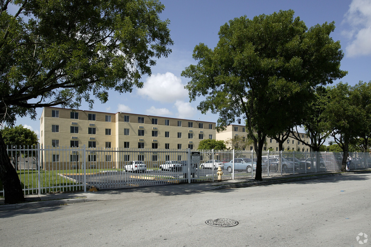 Foto del edificio - Sweetwater Towers