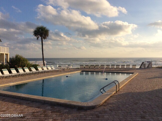 Foto del edificio - 4849 Saxon Dr