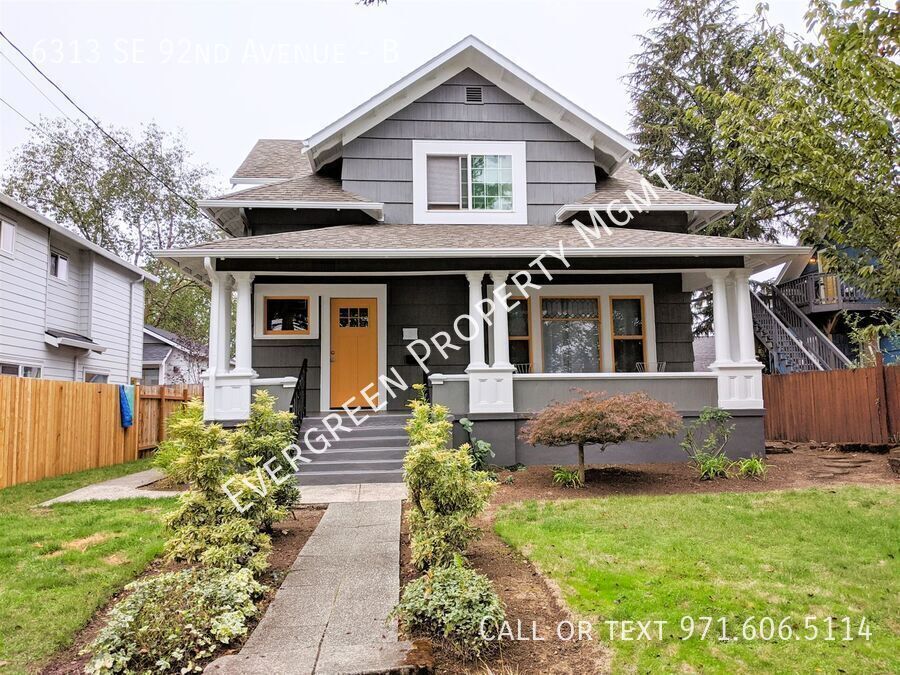 Foto principal - Beautiful Victorian Home! 3BD/1BA | $1,795...