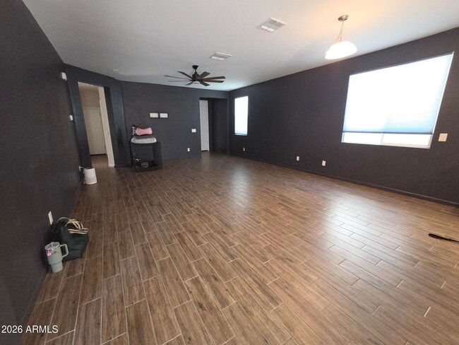 Foto del edificio - 17353 W Patrick Ln