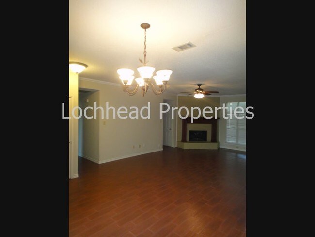 Building Photo - 5107 Lee Hutson Ln