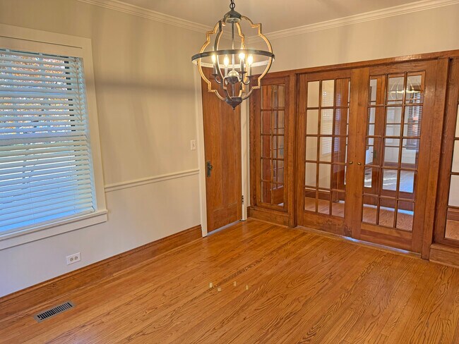 Foto del edificio - 366 E Wisconsin Ave