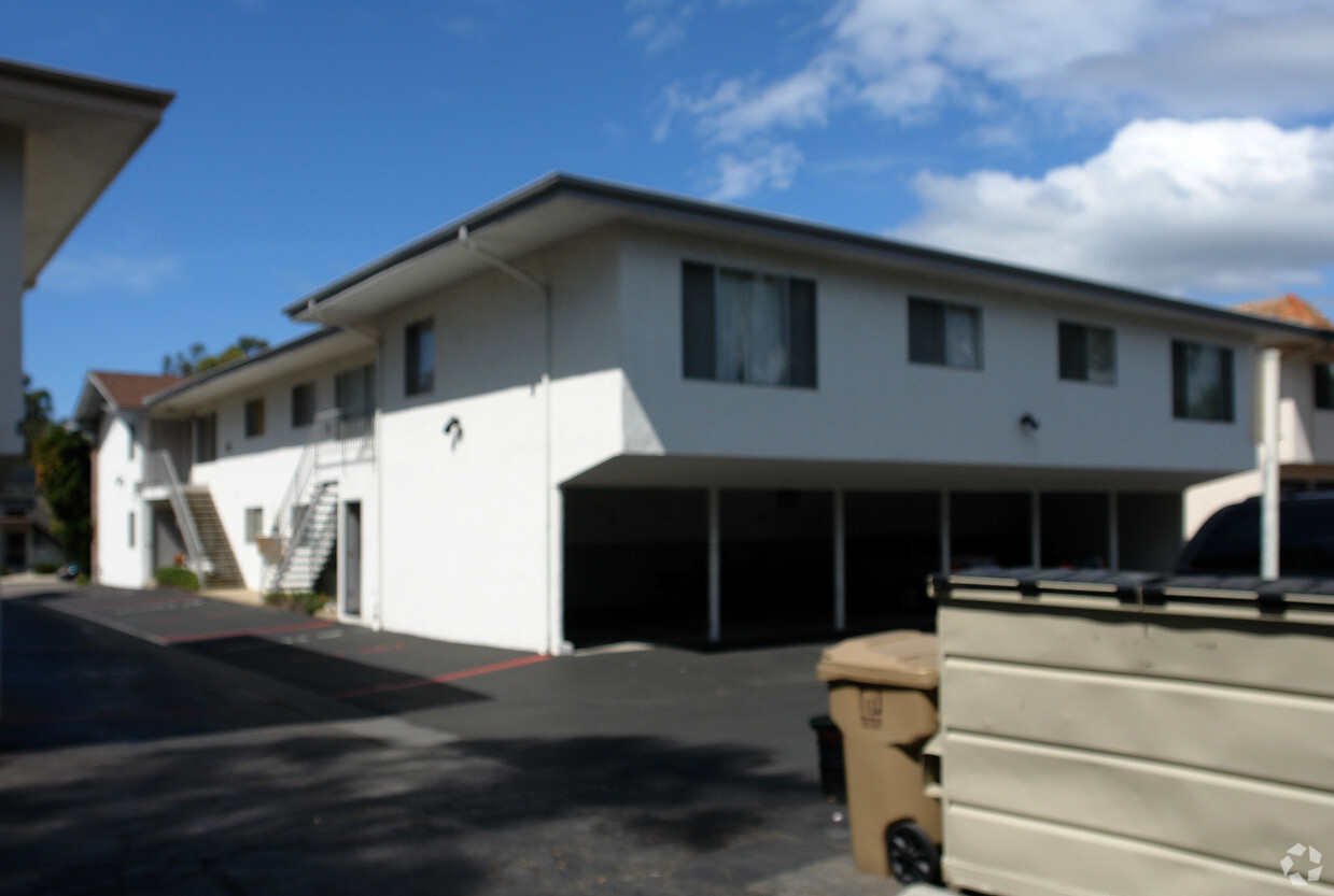Building Photo - Casa Ellwood