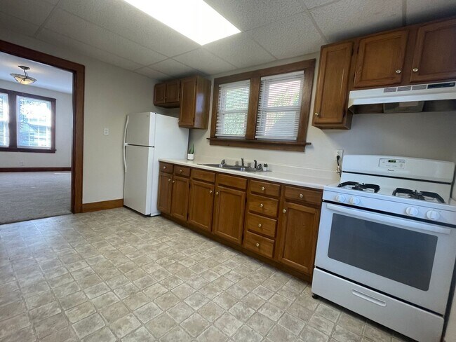 Foto del edificio - BRICK & ROLL  3 BEDROOM 1.5 BATH PARADISE ...