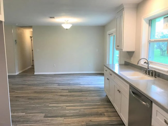 Foto del edificio - 680 N Court St