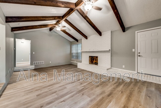 Building Photo - 9941 Dickens Dr