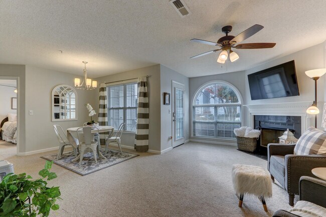 Building Photo - 5008 Lawndale Dr