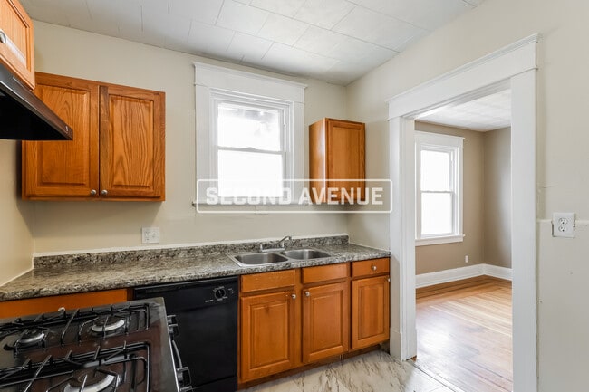 Building Photo - 4055 Palos St