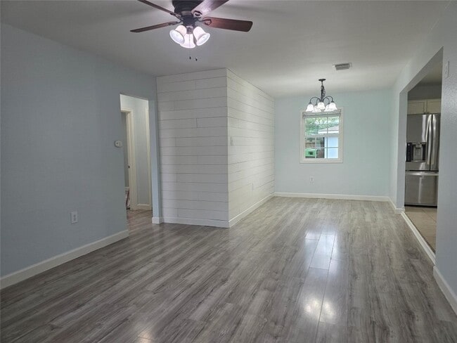 Building Photo - 209 Franlee St