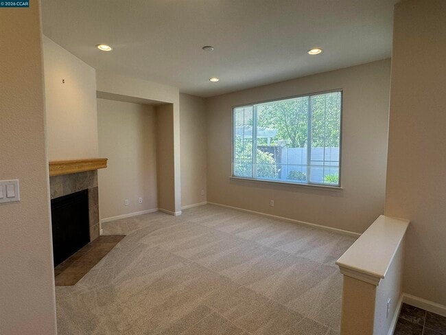 Building Photo - 2504 McLaren Ln