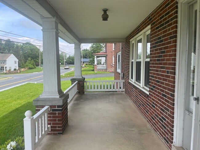 Foto del edificio - Beautiful 5-Bedroom Home in East Cocalico ...
