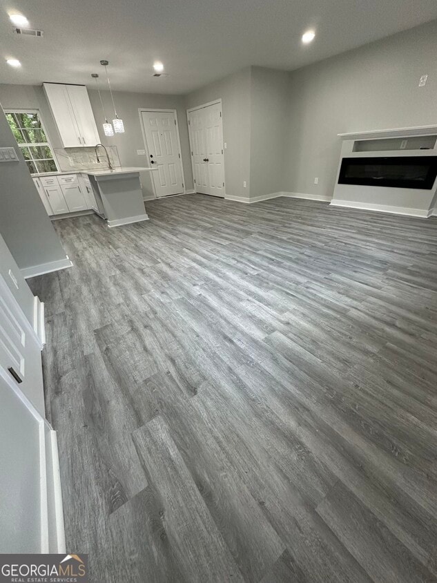 Building Photo - 1729 W Austin Rd