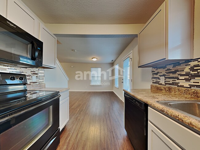 Building Photo - 1141 Central Park Dr