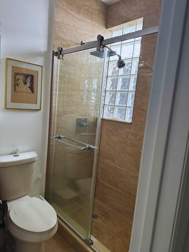 Shower with natural light - 13835 SW 39th Ter