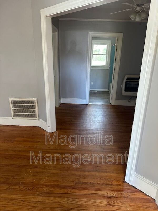 Building Photo - 116 Norwood St