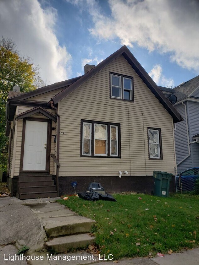 Primary Photo - 4 br, 1 bath House - 375 Hawley St.