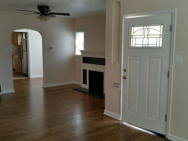 Foto del edificio - AWESOME 3-BDRM HOME NEAR DU - INCLUDES GAR...