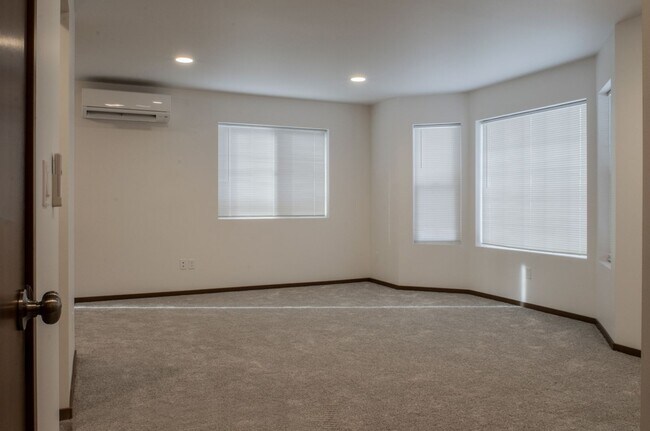 Foto del edificio - 9903 30th St NE