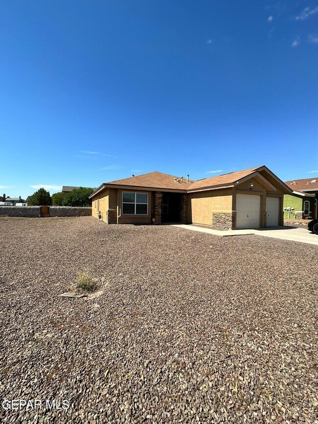 Building Photo - 624 Cancellare Ave
