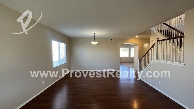 Building Photo - Large 5 Bed, 3 Bath Hesperia Home!!!