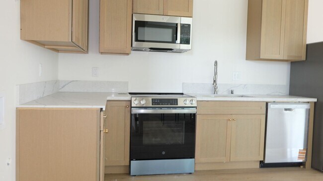 Foto del edificio - 3 bedrooms 2 baths Duplex- ADU style.