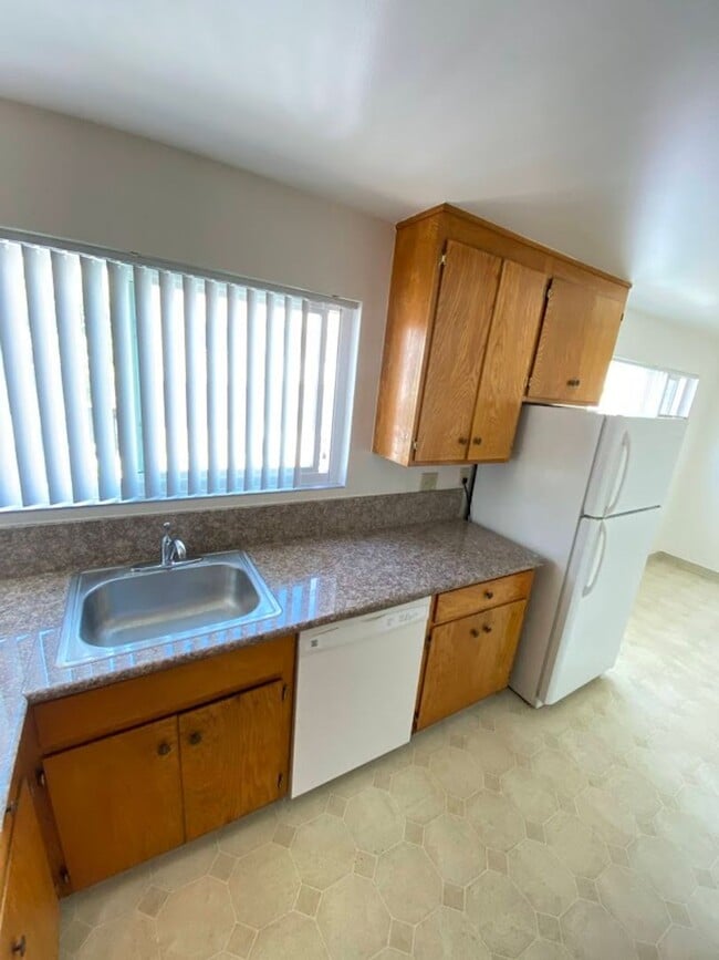 Building Photo - 262Price