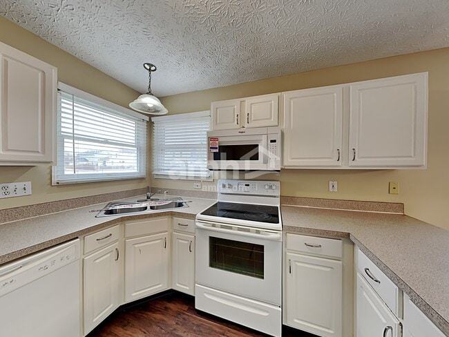 Building Photo - 1216 Walker Springs Dr