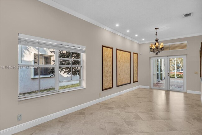 Foto del edificio - 949 Tanglewood Cir