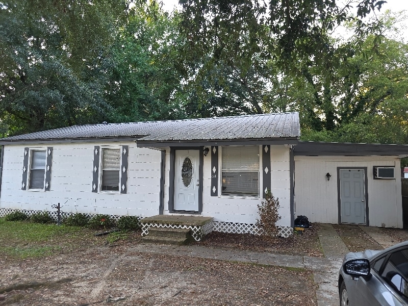 Primary Photo - 411 Davis Ave